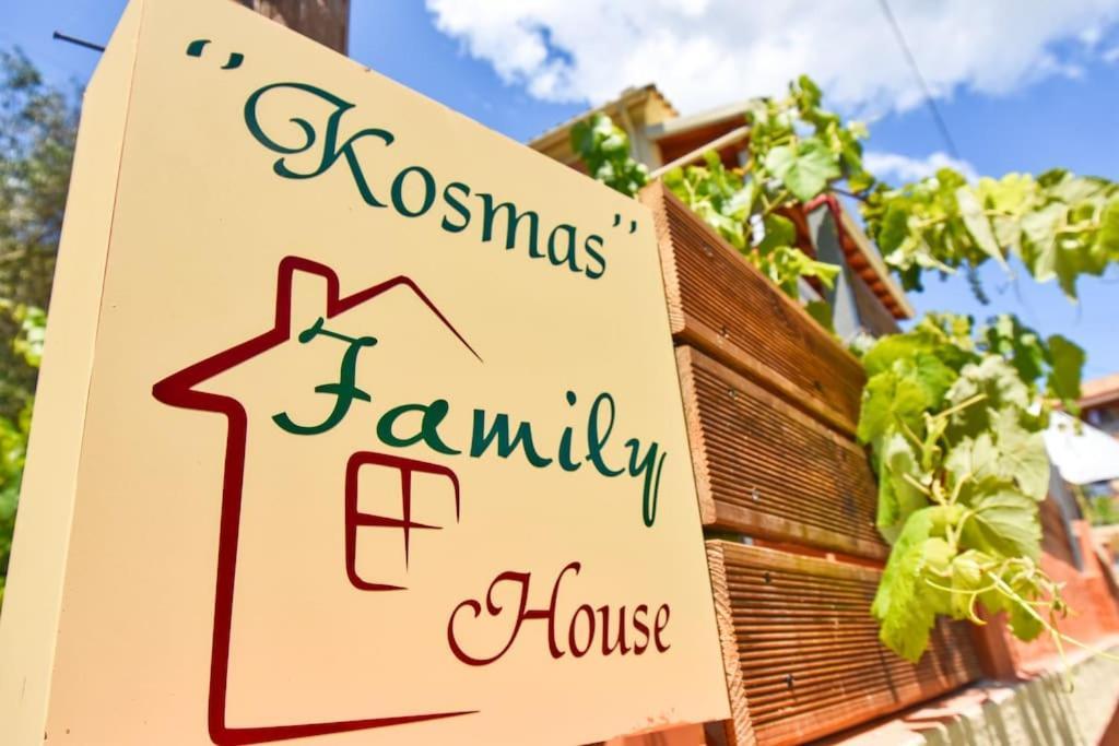 Kosmas Family House Kanálion